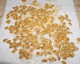 Foto del paso 1 de la receta: Vegetales asados con romero y semillas de zapallo kabosha