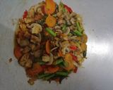 Foto langkah ke 6 dari resep Tumis jamur kancing.