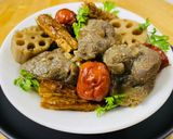 Hình bước làm 10 của món Bắp Bò - Củ Sen Om Nồi Đất
