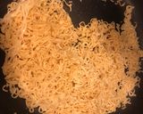 Hình bước làm 1 của món Mì xào cải và ớt sate