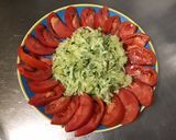 Une image de l'étape 4 de Salade de tomates et courgettes à l'oignon rouge et jambon blanc sauce melfor.