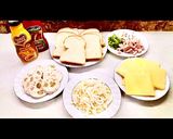 عکس مرحله 1 از دستور پیتزا با نان تست