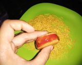 A picture of step 5 of Monaco biscuit sandwich.