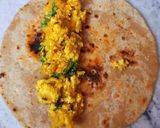 पनीर आलू पराठा रोल (paneer aloo paratha roll recipe in Hindi) रेसिपी चरण 6 फोटो