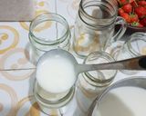 Foto langkah ke 2 dari resep Pannacota with strawberry compote.