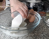 Foto del paso 6 de la receta: Bizcocho de Chocolate con Corazón Tierno
