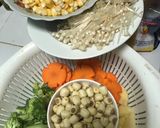 Hình bước làm 2 của món Canh sườn hạt sen tốt cho mẹ bầu