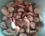 Hình bước làm 1 của món Thơm-Nấm Rơm Kho (Chay)