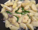 A picture of step 2 of Aloo gobhi.