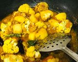 A picture of step 5 of Typical Bong Lunch with Rohu Fish Curry with Cauliflowers & Potatoes 🥔.