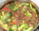 A picture of step 5 of Lomo Saltado with Broccoli.