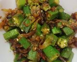 भिंडी की सब्जी (bhindi ki sabzi recipe in Hindi) रेसिपी चरण 2 फोटो