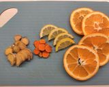 Foto del passaggio 2 della ricetta Tisana agli agrumi, zenzero e curcuma