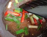 Foto langkah ke 4 dari resep Tumis Babi Daun Bawang Chinese Style.