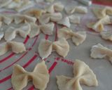 Foto langkah ke 1 dari resep Farfalle Saus Telur Asin.