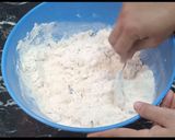 A picture of step 2 of Dosti roti.