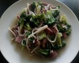 Foto langkah ke 3 dari resep Tumis brokoli dan jamur enoki.