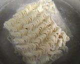 Foto langkah ke 1 dari resep Mie Goreng Instant.