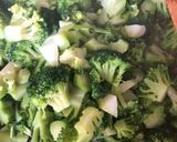 A picture of step 5 of Garlic and chilli broccoli - vegan.