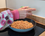 Foto del paso 3 de la receta: Patatas a lo pobre con garbanzos/ receta vegana