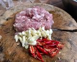รูปขั้นตอนการทำที่ 1 ของ หมูสับคั่วพริกใบกระเพรา