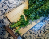 Foto del paso 3 de la receta: ¿Cómo preparar la col kale antes de cocinarla? #superalimento