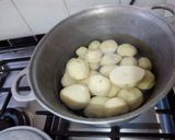 A picture of step 1 of Mashed potates and peas.