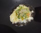 Foto langkah ke 4 dari resep Telur Dadar Gimbal.