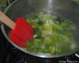 A picture of step 6 of Leek and green peas soup.