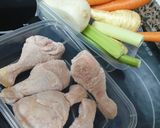 Foto del paso 1 de la receta: Caldo de verduras y pollo