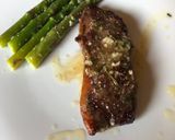 Φωτογραφία βήματος 6 της συνταγής Sirloin steak με βουτυράτη σάλτσα σκόρδου και σπαράγγια