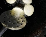 A picture of step 4 of Gol Gappe/Pani Puri.