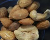 A picture of step 5 of Gur Besan Halwa.