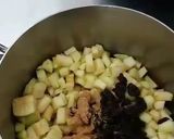 Gambar langkah 5 resipi Apple Crumble Pie.