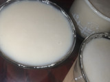 Panna cotta de coco con coulis de jamaica