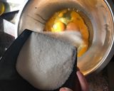 Foto del paso 2 de la receta Bizcocho de leche evaporada caliente (hoy utilizado como base de La Mona)