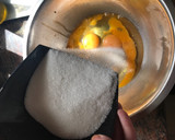 Foto del paso 2 de la receta: Bizcocho de leche evaporada caliente (hoy utilizado como base de La Mona)