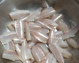 A picture of step 1 of MEEN VARATHATTHU Fish fry.