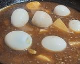 A picture of step 4 of Anday aloo curry.