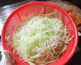 Hình bước làm 1 của món Bầu chần tôm kho đánh ruốc Huế