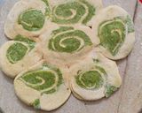 सर्पिल पालक और फूलगोभी भरवां पराठाpalak gobhi ka paratha recipe in hindi) रेसिपी चरण 6 फोटो