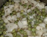 A picture of step 1 of Cauliflower curry.