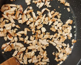 Foto del paso 2 de la receta: Pasta carbonara auténtica, sin nata, versión sana