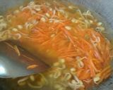 Foto langkah ke 2 dari resep Mie goreng wortel.