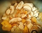 Foto del paso 2 de la receta: Albóndigas rellenas de morcilla y setas rebozadas con almendra