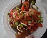 Foto del paso 3 de la receta: Ensalada de tomates con cebollín y palta