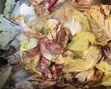 Une image de l'étape 1 de Salade castelfranco au chèvre et noix sauce au miel.