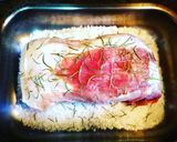 Foto del paso 3 de la receta: Lomo de cerdo al sal con salsa de frutos secos para la Navidad
