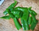 Foto del paso 5 de la receta Chipirones con ajetes y pimiento verde