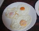 Foto del paso 1 de la receta: Huevos rotos